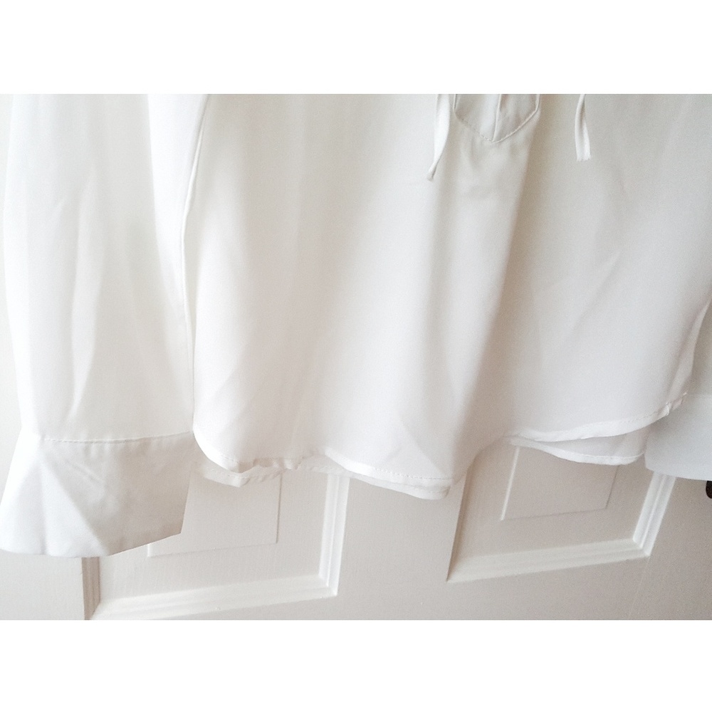 ๐ผ White Chiffon Lace-up Blouse ๐ผ - Picture 3 of 5